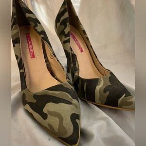 Camouflage Pointed Toe Heels